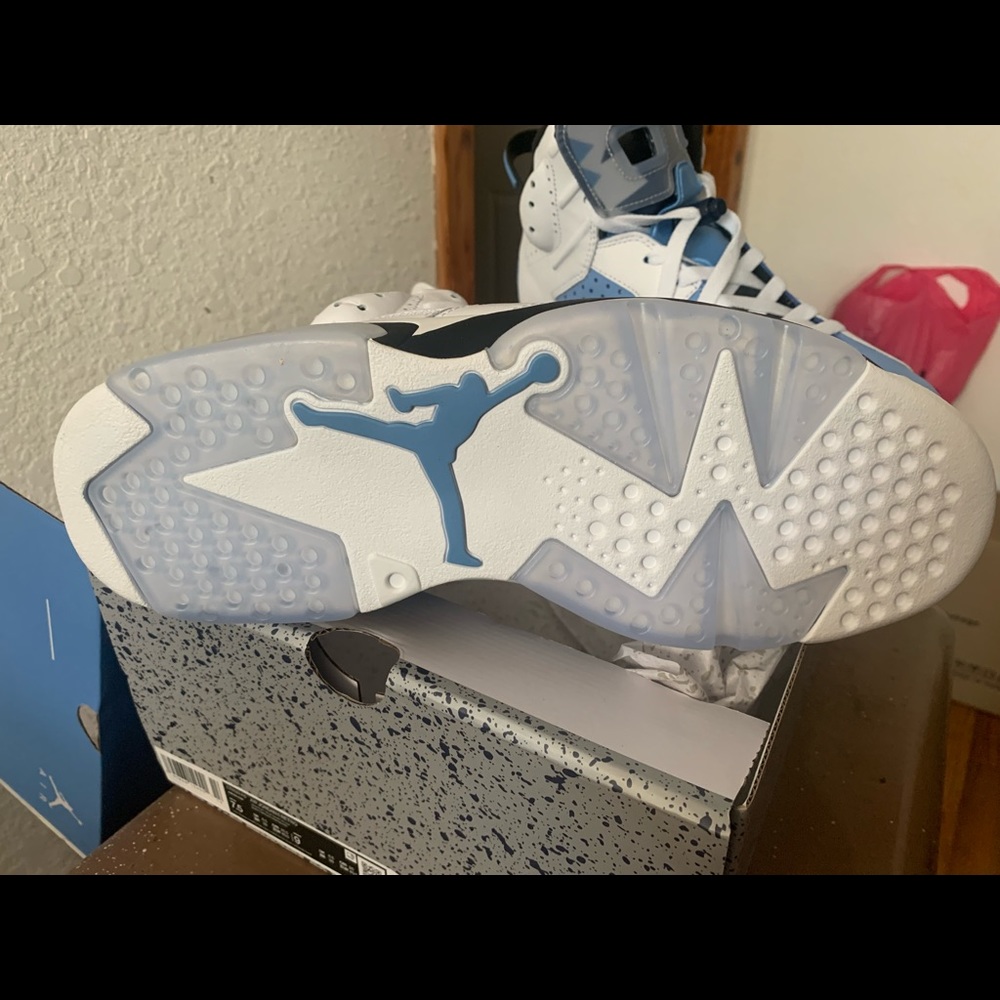 Air Jordan 6 retro. Blue and white.